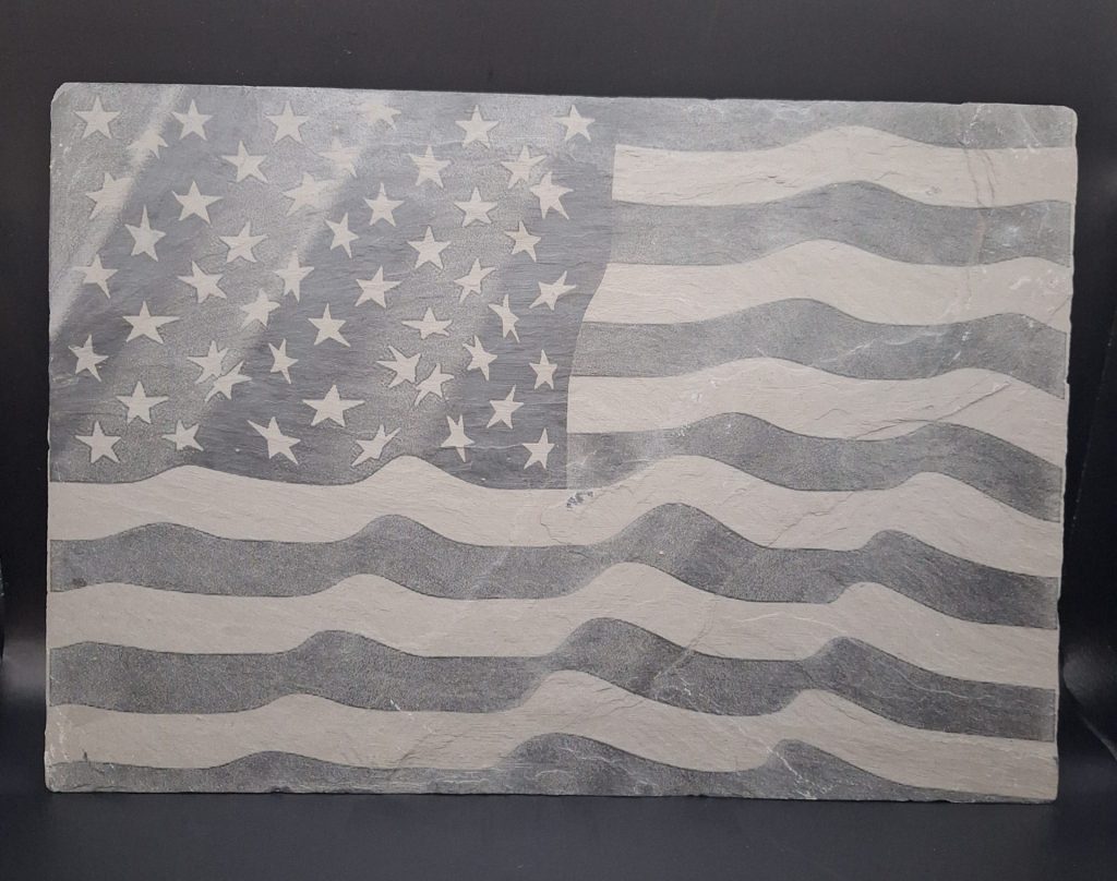 Gravure sur ardoise du drapeau américain