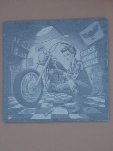 Sous-Verre en Ardoise Gravée - Pin-Up Garage