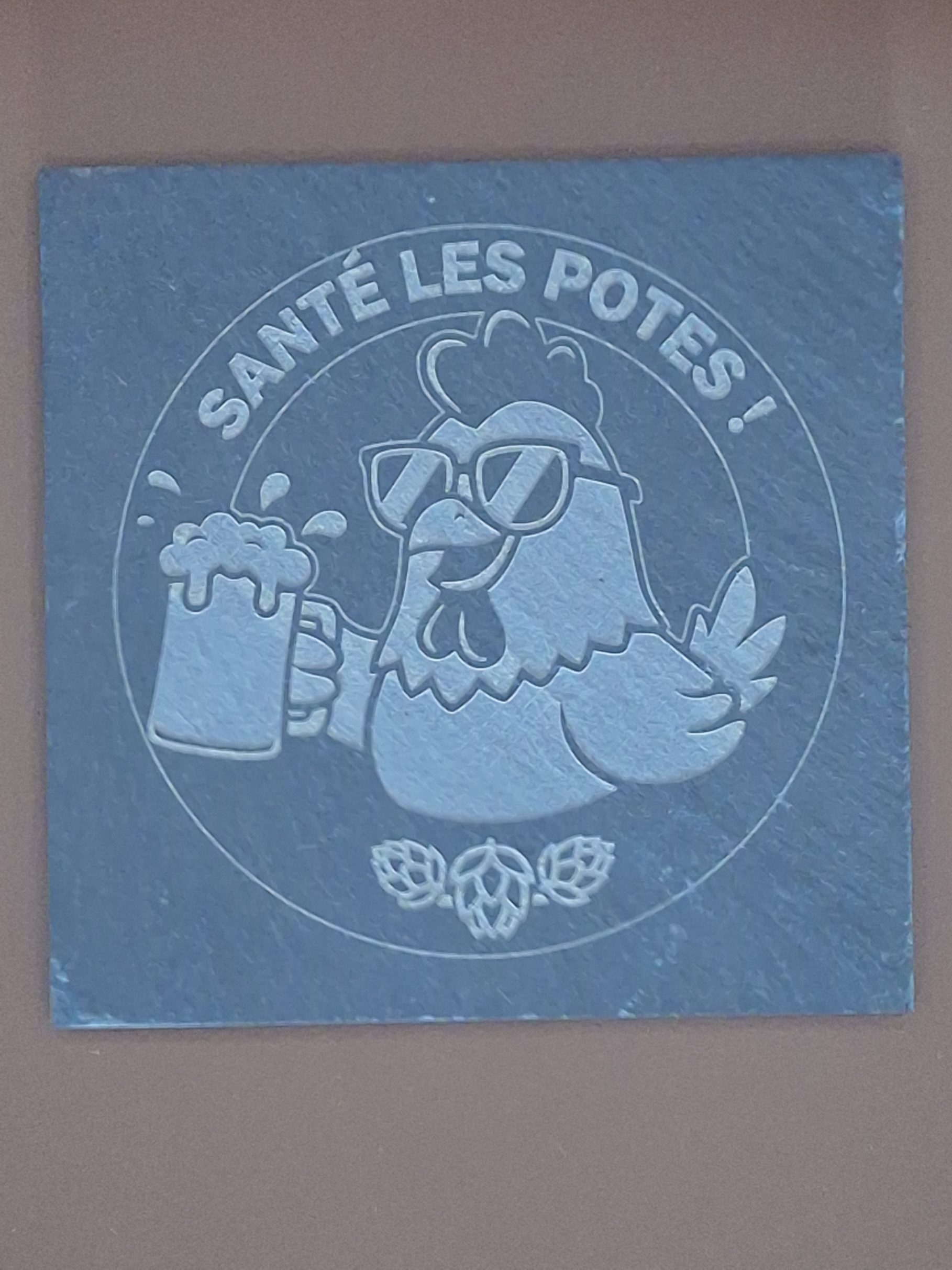 Sous-verre design d'un coq avec texte santé les potes