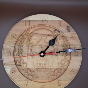 Horloge Bois Gravé Tête de Mort Casque Moto